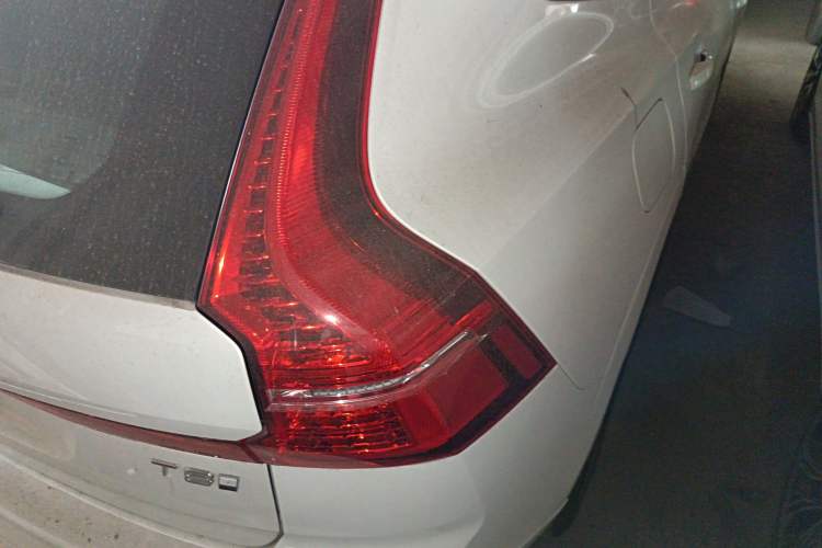 Used Volvo XC60 New Energy 2025 Plug-in Hybrid Long-Range All-Wheel Drive Smart Luxury Edition Right Rear Taillight