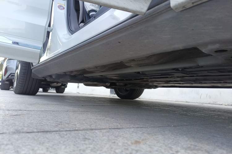Used Volvo XC60 New Energy 2025 Plug-in Hybrid Long-Range All-Wheel Drive Smart Luxury Edition Right Side Sill