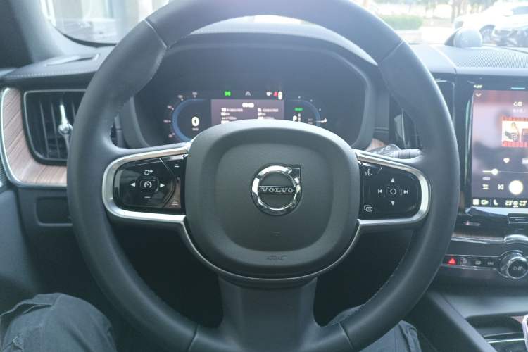 Used Volvo XC60 New Energy 2025 Plug-in Hybrid Long-Range All-Wheel Drive Smart Luxury Edition Steering Wheel