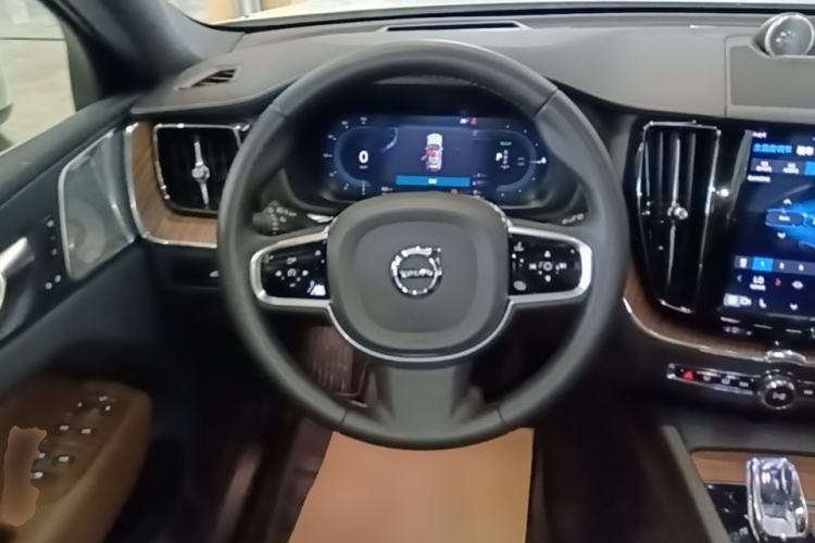 Used Volvo XC60 New Energy 2025 Plug-in Hybrid Long-Range All-Wheel Drive Smart Luxury Edition Steering Wheel