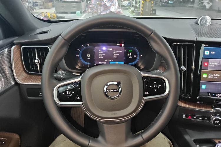 Used Volvo XC60 New Energy 2025 Plug-in Hybrid Long-Range All-Wheel Drive Smart Luxury Edition Steering Wheel