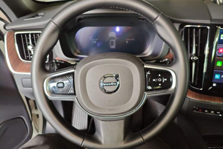 Used Volvo XC60 New Energy 2025 Plug-in Hybrid Long-Range All-Wheel Drive Smart Luxury Edition Steering Wheel