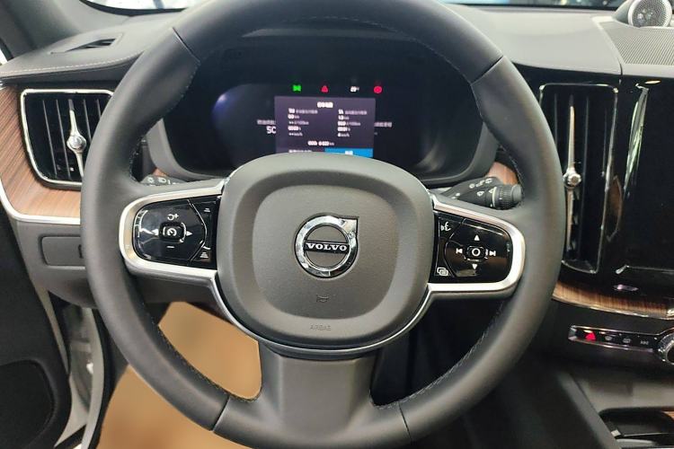 Used Volvo XC60 New Energy 2025 Plug-in Hybrid Long-Range All-Wheel Drive Smart Luxury Edition Steering Wheel