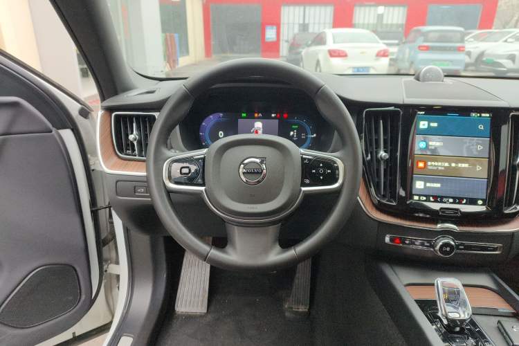 Used Volvo XC60 New Energy 2025 Plug-in Hybrid Long-Range All-Wheel Drive Smart Luxury Edition Steering Wheel