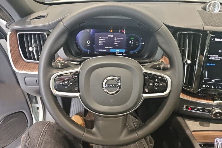 Used Volvo XC60 New Energy 2025 Plug-in Hybrid Long-Range All-Wheel Drive Smart Luxury Edition Steering Wheel