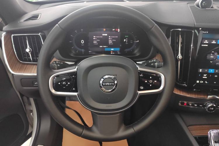 Used Volvo XC60 New Energy 2025 Plug-in Hybrid Long-Range All-Wheel Drive Smart Luxury Edition Steering Wheel