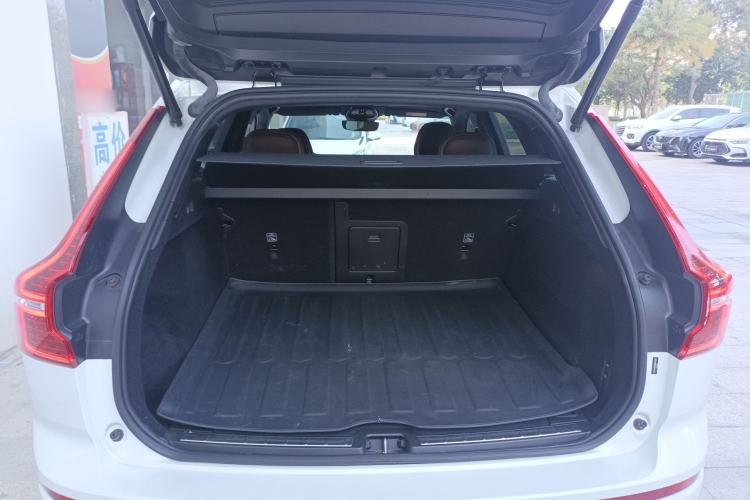 Used Volvo XC60 New Energy 2025 Plug-in Hybrid Long-Range All-Wheel Drive Smart Luxury Edition Trunk