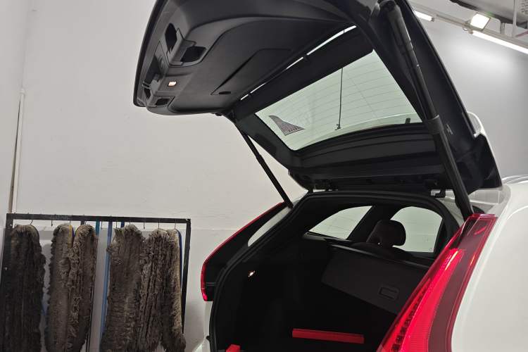 Used Volvo XC60 New Energy 2025 Plug-in Hybrid Long-Range All-Wheel Drive Smart Luxury Edition Trunk
