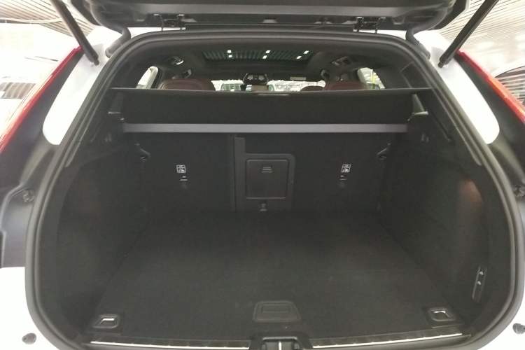 Used Volvo XC60 New Energy 2025 Plug-in Hybrid Long-Range All-Wheel Drive Smart Luxury Edition Trunk
