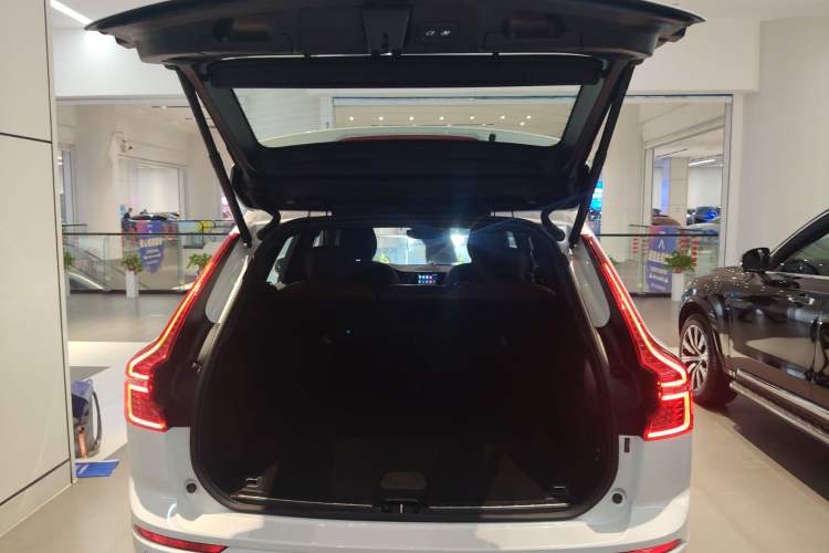 Used Volvo XC60 New Energy 2025 Plug-in Hybrid Long-Range All-Wheel Drive Smart Luxury Edition Trunk