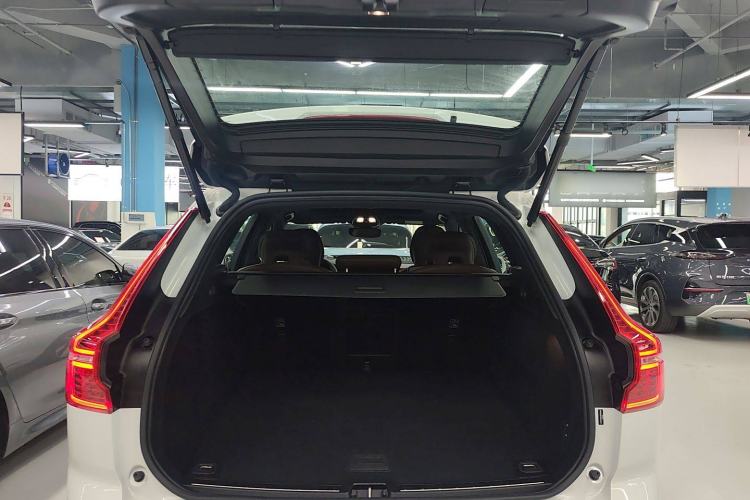 Used Volvo XC60 New Energy 2025 Plug-in Hybrid Long-Range All-Wheel Drive Smart Luxury Edition Trunk