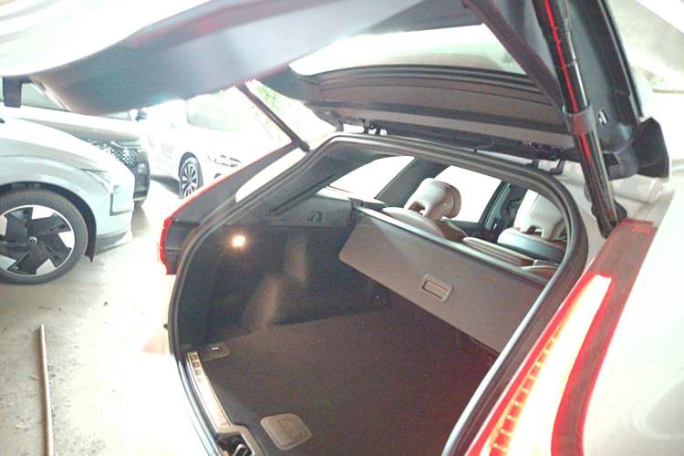 Used Volvo XC60 New Energy 2025 Plug-in Hybrid Long-Range All-Wheel Drive Smart Luxury Edition Trunk