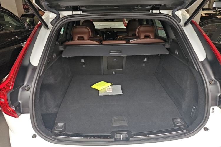Used Volvo XC60 New Energy 2025 Plug-in Hybrid Long-Range All-Wheel Drive Smart Luxury Edition Trunk