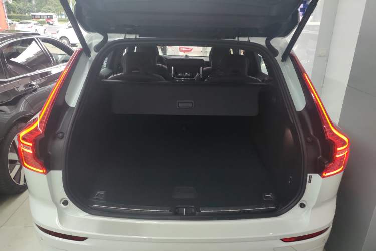 Used Volvo XC60 New Energy 2025 Plug-in Hybrid Long-Range All-Wheel Drive Smart Luxury Edition Trunk