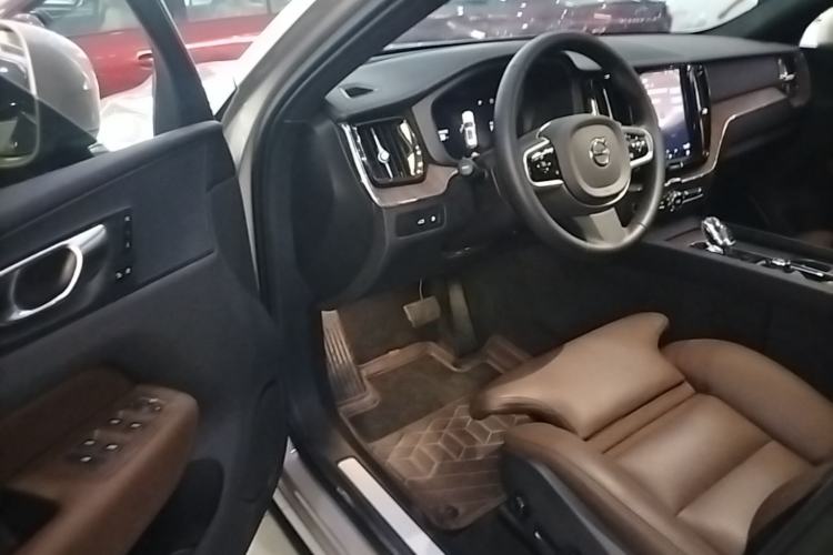 Used Volvo XC60 New Energy 2025 Plug-in Hybrid Long-Range All-Wheel Drive Smart & Luxurious Edition Driver Seat