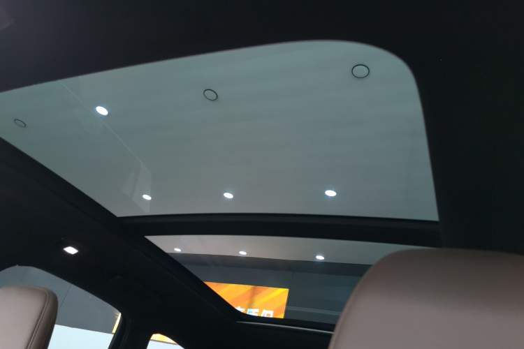 Used Volvo XC60 New Energy 2025 Plug-in Hybrid Long-Range All-Wheel Drive Smart & Luxurious Edition Headliner