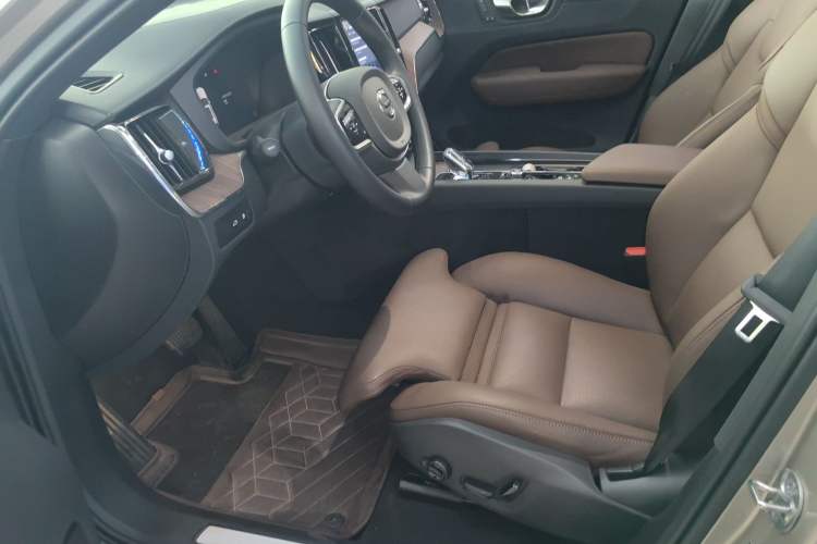 Used Volvo XC60 New Energy 2025 Plug-in Hybrid Long-Range All-Wheel Drive Smart & Luxurious Edition Interior 2