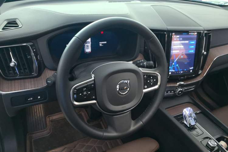 Used Volvo XC60 New Energy 2025 Plug-in Hybrid Long-Range All-Wheel Drive Smart & Luxurious Edition Interior 4