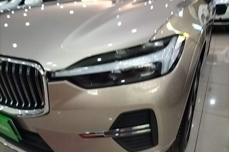 Used Volvo XC60 New Energy 2025 Plug-in Hybrid Long-Range All-Wheel Drive Smart & Luxurious Edition Left Front Headlight