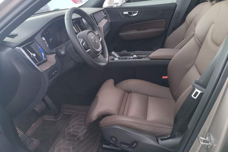 Used Volvo XC60 New Energy 2025 Plug-in Hybrid Long-Range All-Wheel Drive Smart & Luxurious Edition Left Front Seat