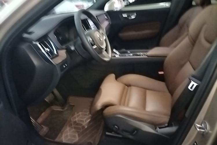 Used Volvo XC60 New Energy 2025 Plug-in Hybrid Long-Range All-Wheel Drive Smart & Luxurious Edition Left Front Seat