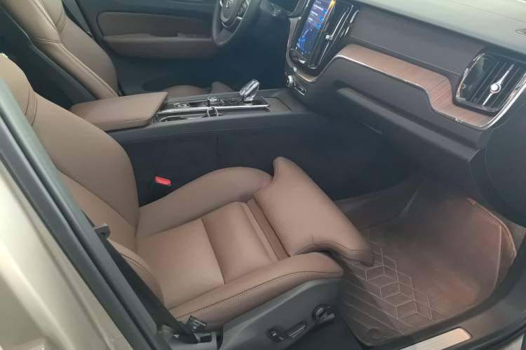 Used Volvo XC60 New Energy 2025 Plug-in Hybrid Long-Range All-Wheel Drive Smart & Luxurious Edition Right Front Seat