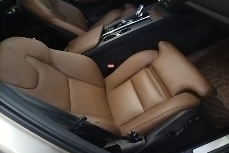 Used Volvo XC60 New Energy 2025 Plug-in Hybrid Long-Range All-Wheel Drive Smart & Luxurious Edition Right Front Seat