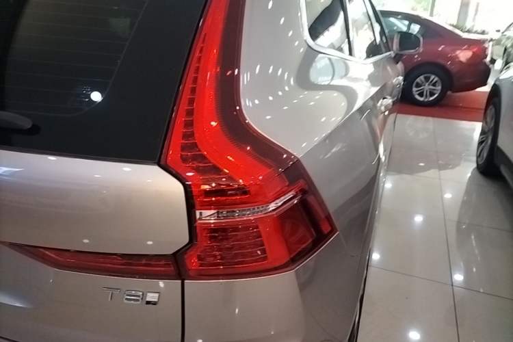 Used Volvo XC60 New Energy 2025 Plug-in Hybrid Long-Range All-Wheel Drive Smart & Luxurious Edition Right Rear Taillight