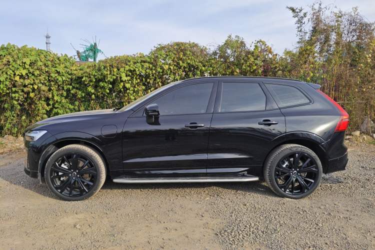 Used Volvo XC60 New Energy 2026 Model Plug-in Hybrid Long-Range Four-Wheel Drive Zhiyuan Polar Night Black Edition Exterior 3