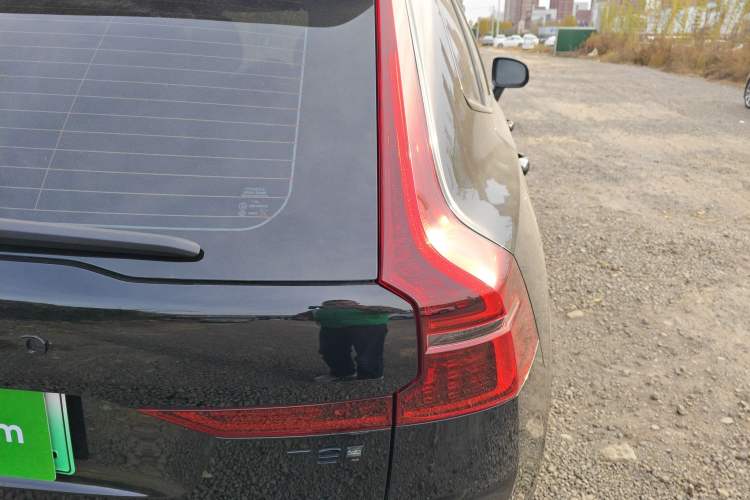 Used Volvo XC60 New Energy 2026 Model Plug-in Hybrid Long-Range Four-Wheel Drive Zhiyuan Polar Night Black Edition Exterior 6