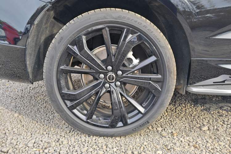 Used Volvo XC60 New Energy 2026 Model Plug-in Hybrid Long-Range Four-Wheel Drive Zhiyuan Polar Night Black Edition Exterior 8