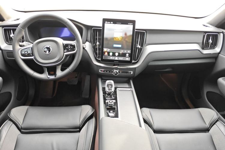 Used Volvo XC60 New Energy 2026 Model Plug-in Hybrid Long-Range Four-Wheel Drive Zhiyuan Polar Night Black Edition Interior 2