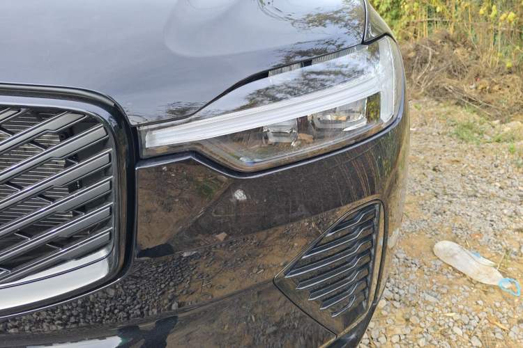 Used Volvo XC60 New Energy 2026 Model Plug-in Hybrid Long-Range Four-Wheel Drive Zhiyuan Polar Night Black Edition Left Front Headlight