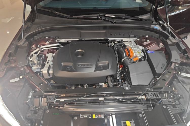 Used Volvo XC60 New Energy 2026 Model Plug-in Hybrid Long-Range Four-Wheel Drive Zhiyuan Luxury Edition Engine Bay
