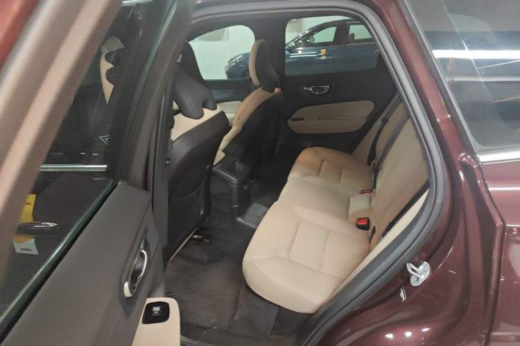 Used Volvo XC60 New Energy 2026 Model Plug-in Hybrid Long-Range Four-Wheel Drive Zhiyuan Luxury Edition Left Rear Seat