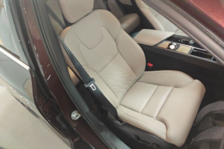 Used Volvo XC60 New Energy 2026 Model Plug-in Hybrid Long-Range Four-Wheel Drive Zhiyuan Luxury Edition Right Front Seat