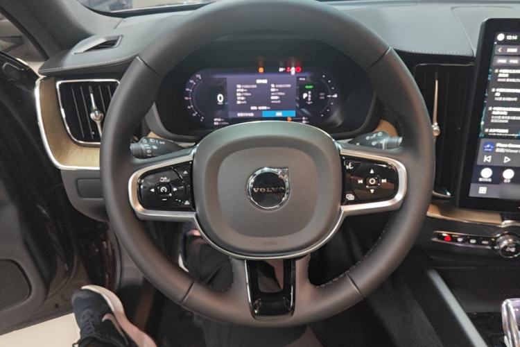 Used Volvo XC60 New Energy 2026 Model Plug-in Hybrid Long-Range Four-Wheel Drive Zhiyuan Luxury Edition Steering Wheel