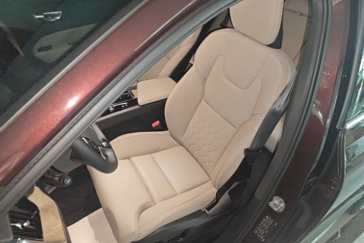 Used Volvo XC60 New Energy 2026 Model Plug-in Hybrid Long-Range Four-Wheel Drive Zhiyuan Luxury Edition Left Front Seat