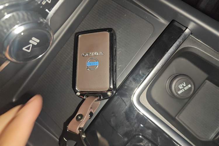 Used Volvo XC60 New Energy 2026 Model Plug-in Hybrid Long-Range Four-Wheel Drive Zhiyuan Luxury Edition Vehicle Key