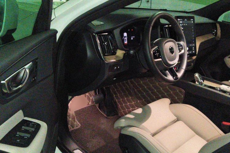 Used Volvo XC60 New Energy 2026 Model Plug-in Hybrid Long-Range Four-Wheel Drive Zhiyuan Luxury Edition Driver Seat