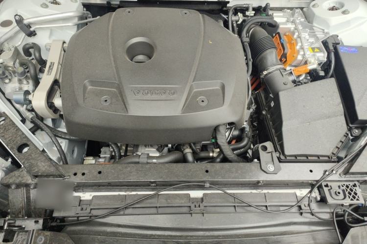 Used Volvo XC60 New Energy 2026 Model Plug-in Hybrid Long-Range Four-Wheel Drive Zhiyuan Luxury Edition Engine Bay