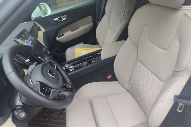 Used Volvo XC60 New Energy 2026 Model Plug-in Hybrid Long-Range Four-Wheel Drive Zhiyuan Luxury Edition Left Front Seat