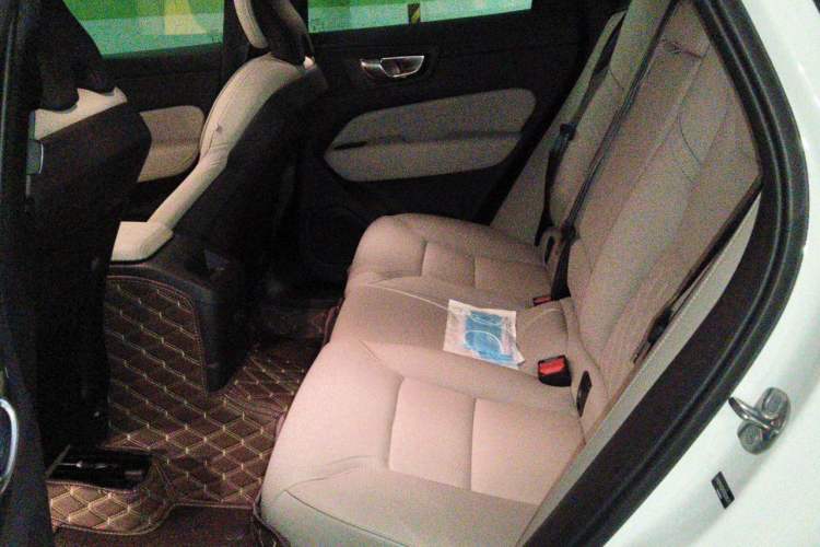 Used Volvo XC60 New Energy 2026 Model Plug-in Hybrid Long-Range Four-Wheel Drive Zhiyuan Luxury Edition Left Rear Seat
