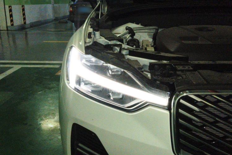 Used Volvo XC60 New Energy 2026 Model Plug-in Hybrid Long-Range Four-Wheel Drive Zhiyuan Luxury Edition Right Front Headlight