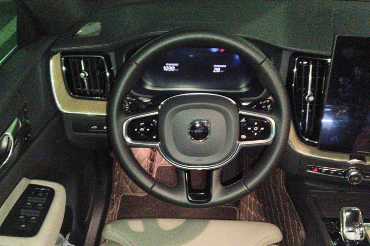 Used Volvo XC60 New Energy 2026 Model Plug-in Hybrid Long-Range Four-Wheel Drive Zhiyuan Luxury Edition Steering Wheel