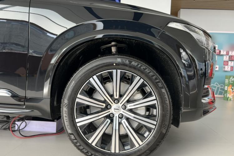 Used Volvo XC90 2025 B6 Zhiyi Luxury 7-Seater Exterior 2