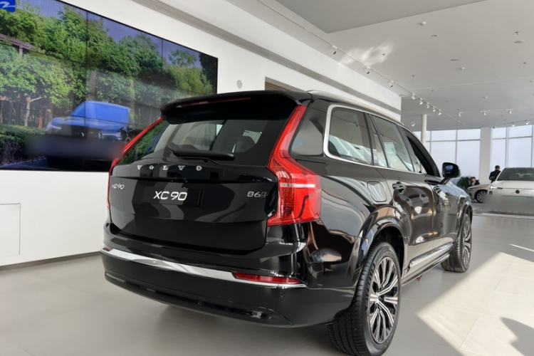 Used Volvo XC90 2025 B6 Zhiyi Luxury 7-Seater Exterior 4