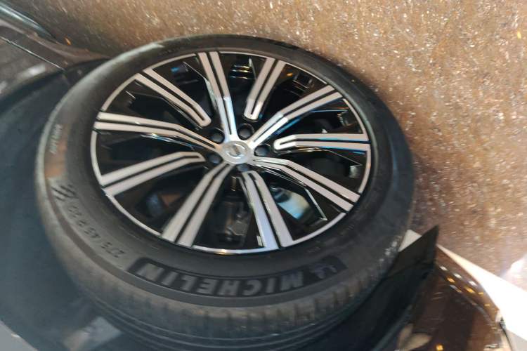 Used Volvo XC90 2023 B6 Zhiyi Luxury Edition 7-Seater Exterior 7