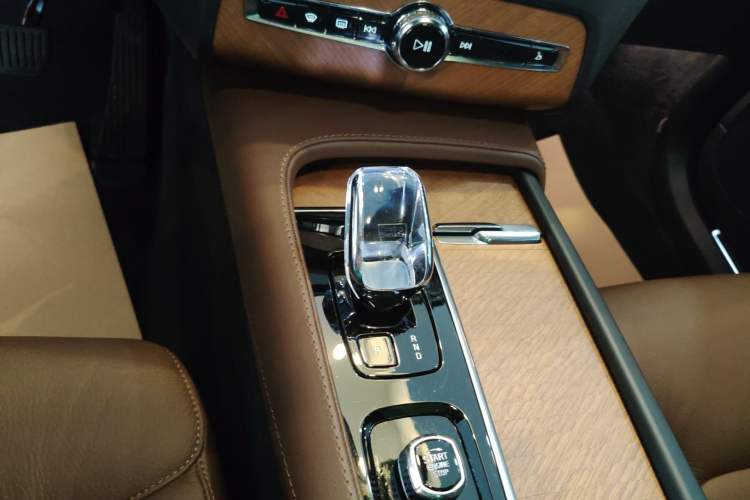 Used Volvo XC90 2023 B6 Zhiyi Luxury Edition 7-Seater Gear Lever