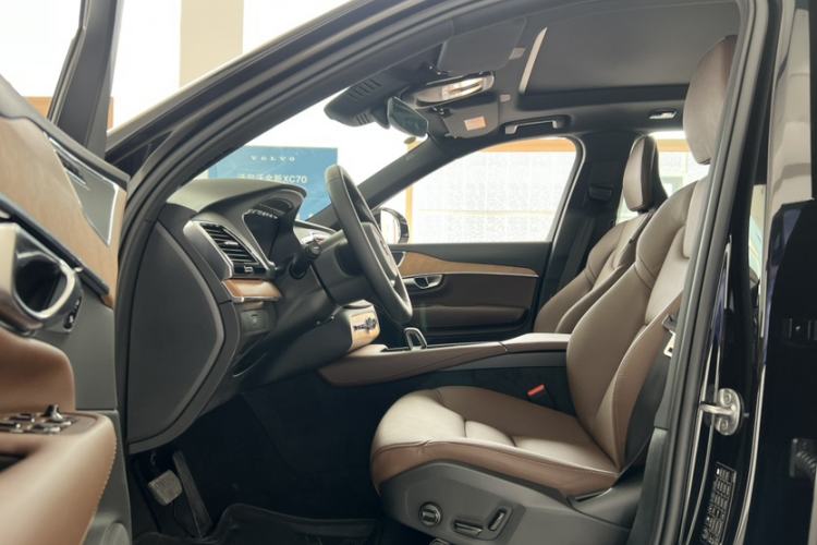 Used Volvo XC90 2025 B6 Zhiyi Luxury 7-Seater Interior 8